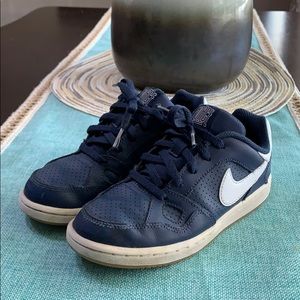 Boys navy blue Force sneakers